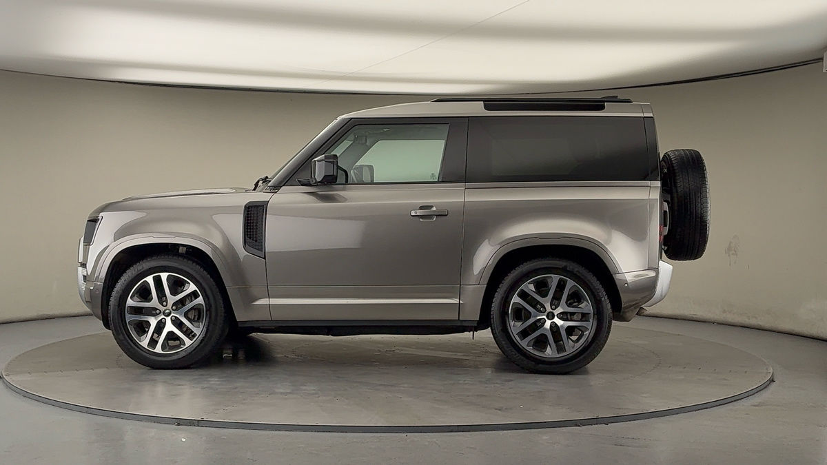 More views of Land Rover Defender 90