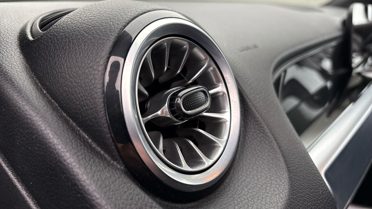 Mercedes-Benz GLB Image 6