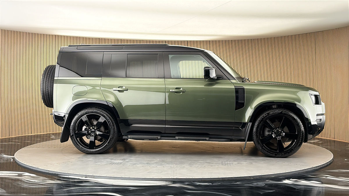 More views of Land Rover Defender 110