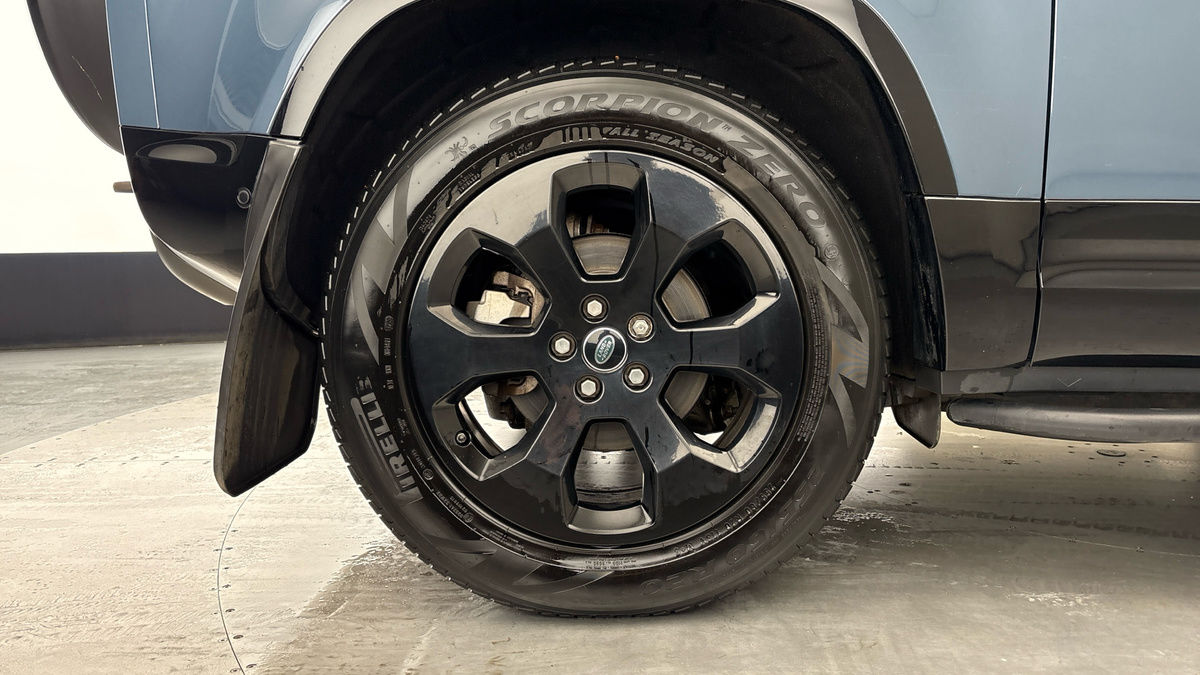 Land Rover Defender 90 Image 10