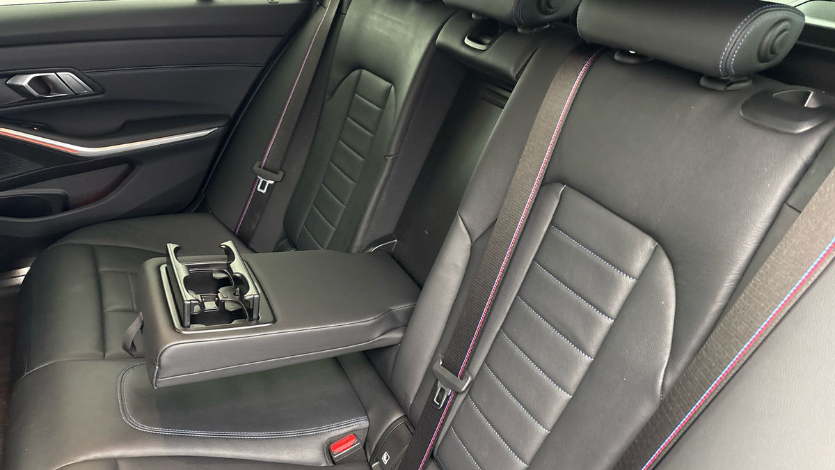 BMW 3 Series Image 9