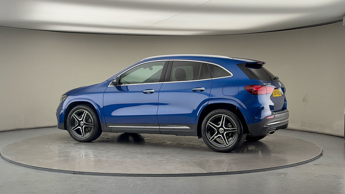 More views of Mercedes-Benz GLA