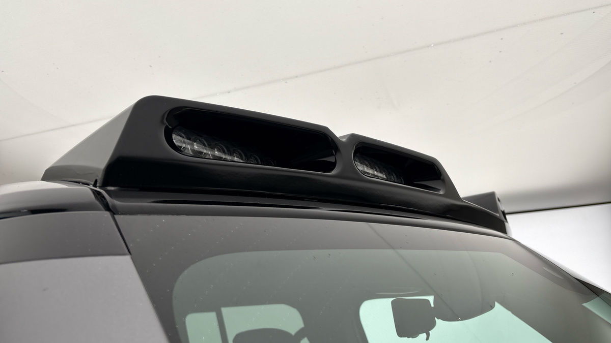 Land Rover Defender 110 Image 26