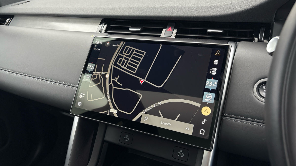 Land Rover Discovery Sport Image 17