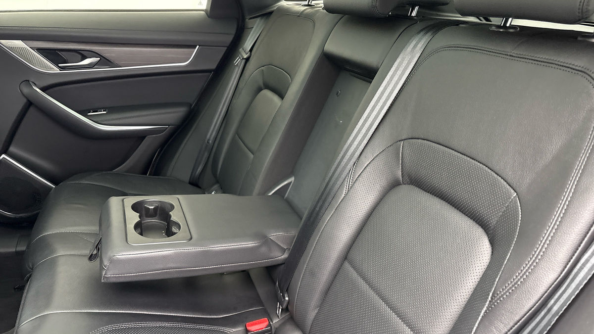 Jaguar F-PACE Image 9