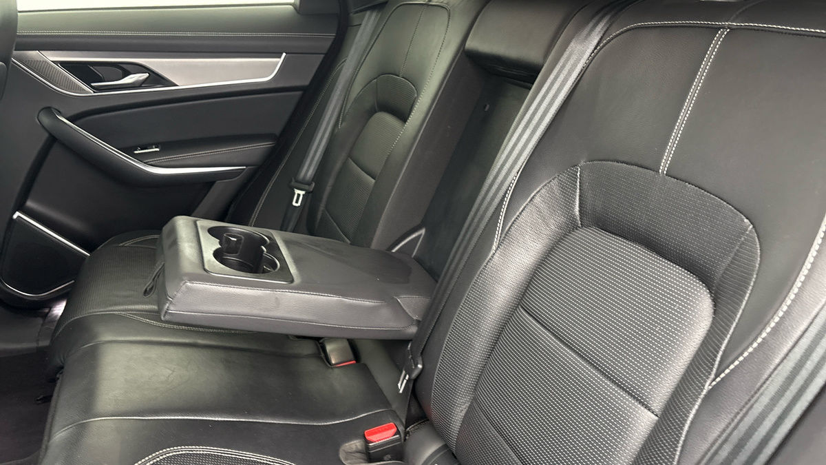 Jaguar F-PACE Image 9