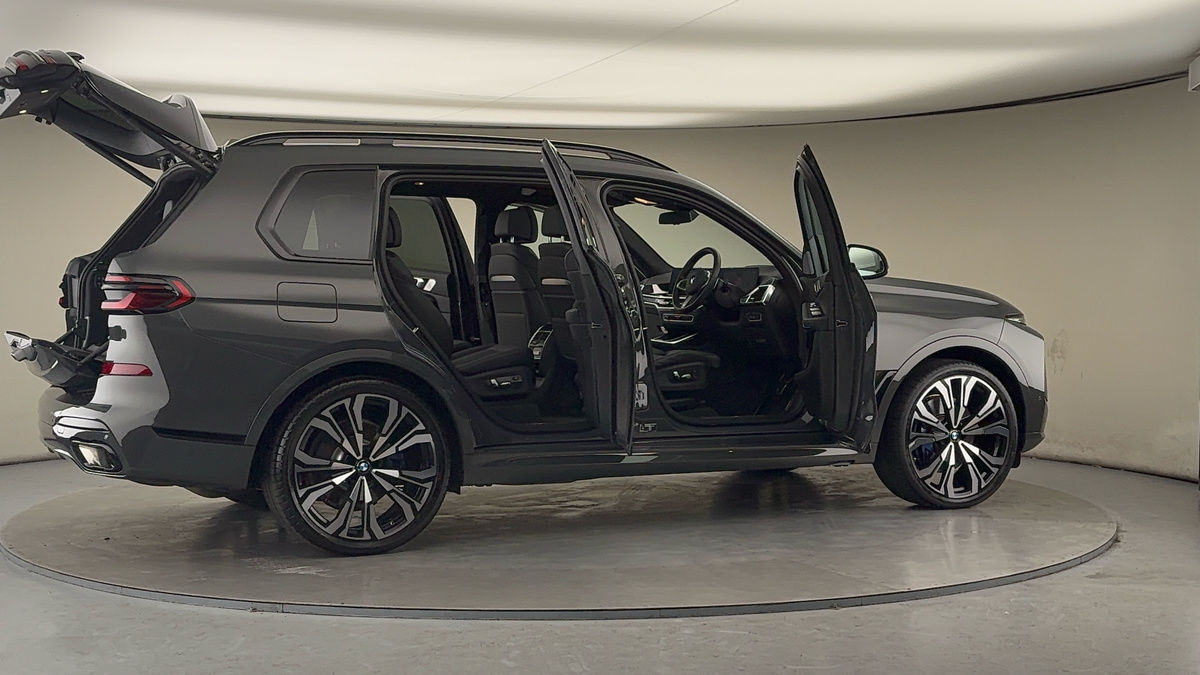 More views of BMW X7