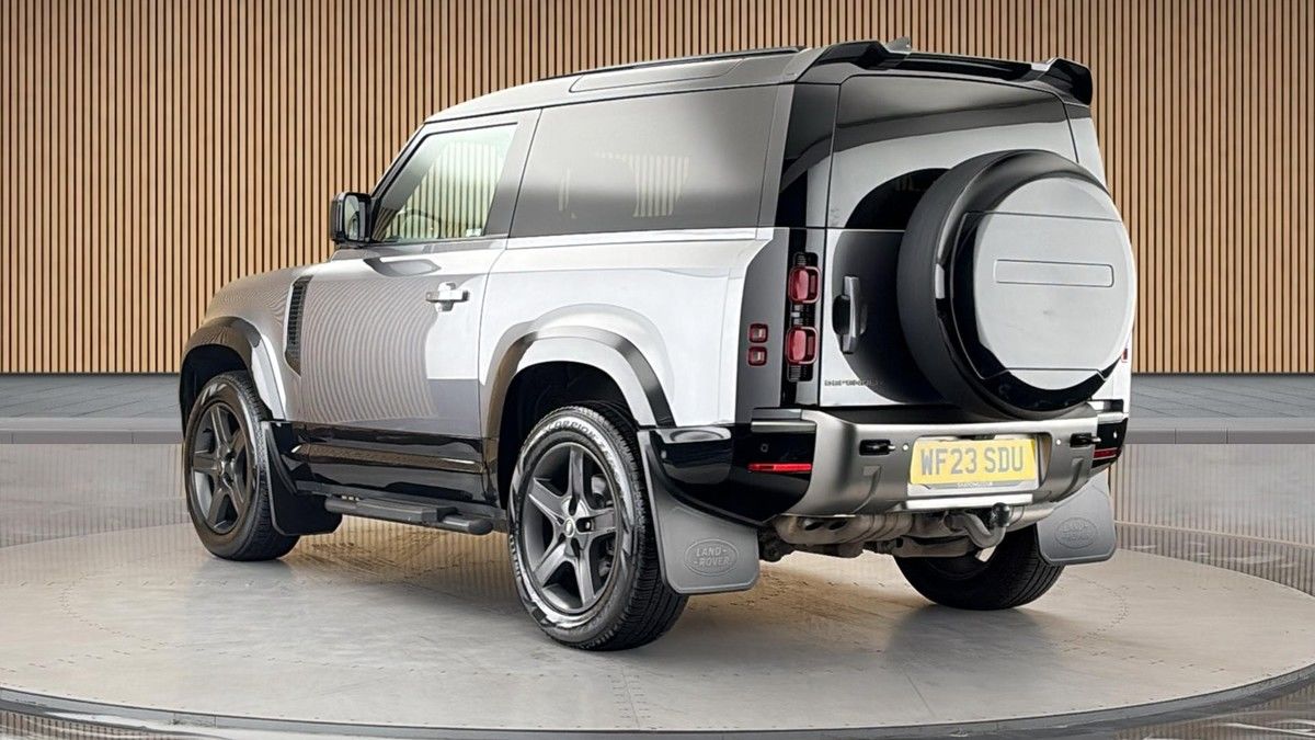 Land Rover Defender 90 Image 2