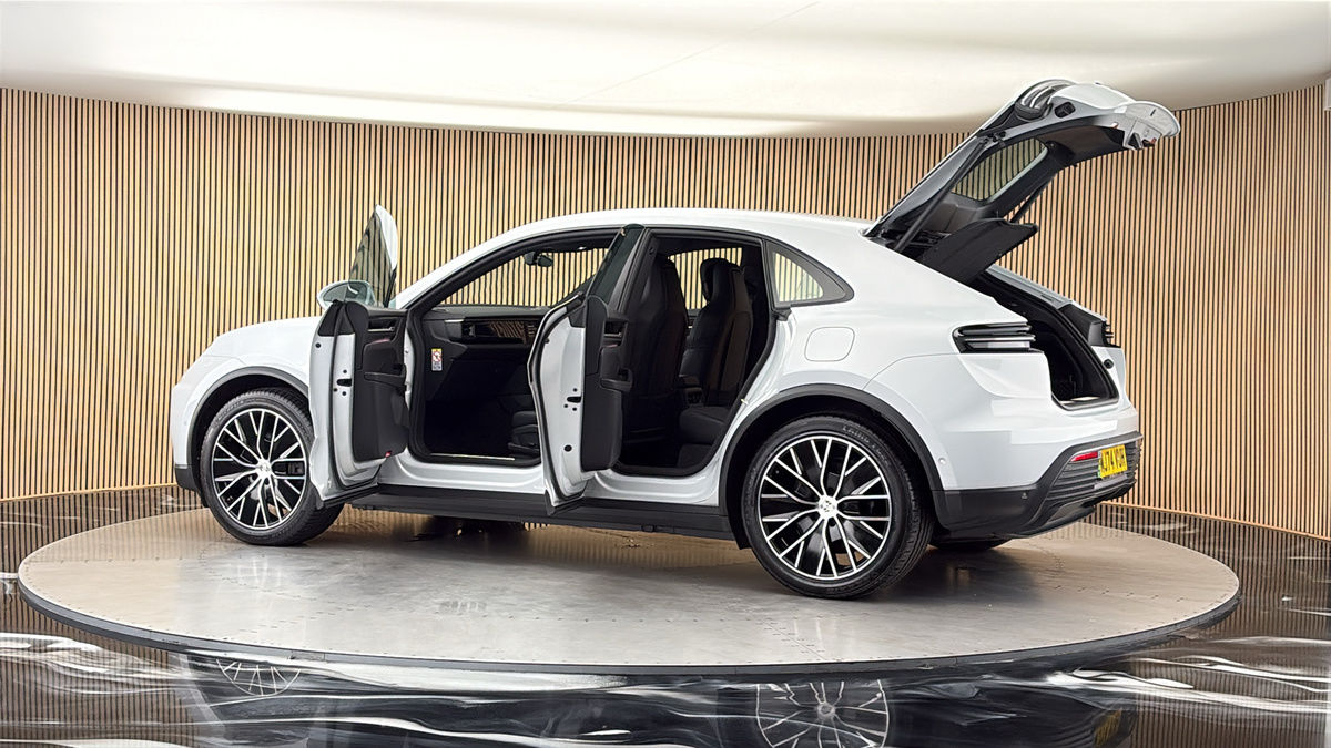 More views of Porsche Macan