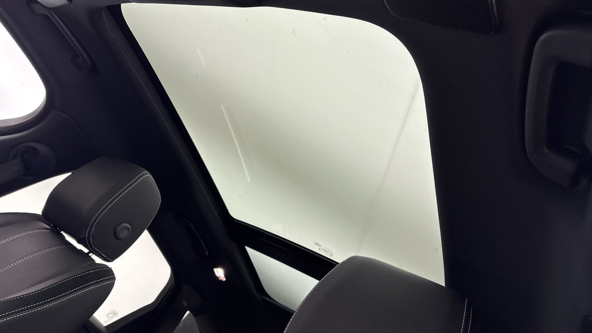 Land Rover Range Rover Velar Image 6