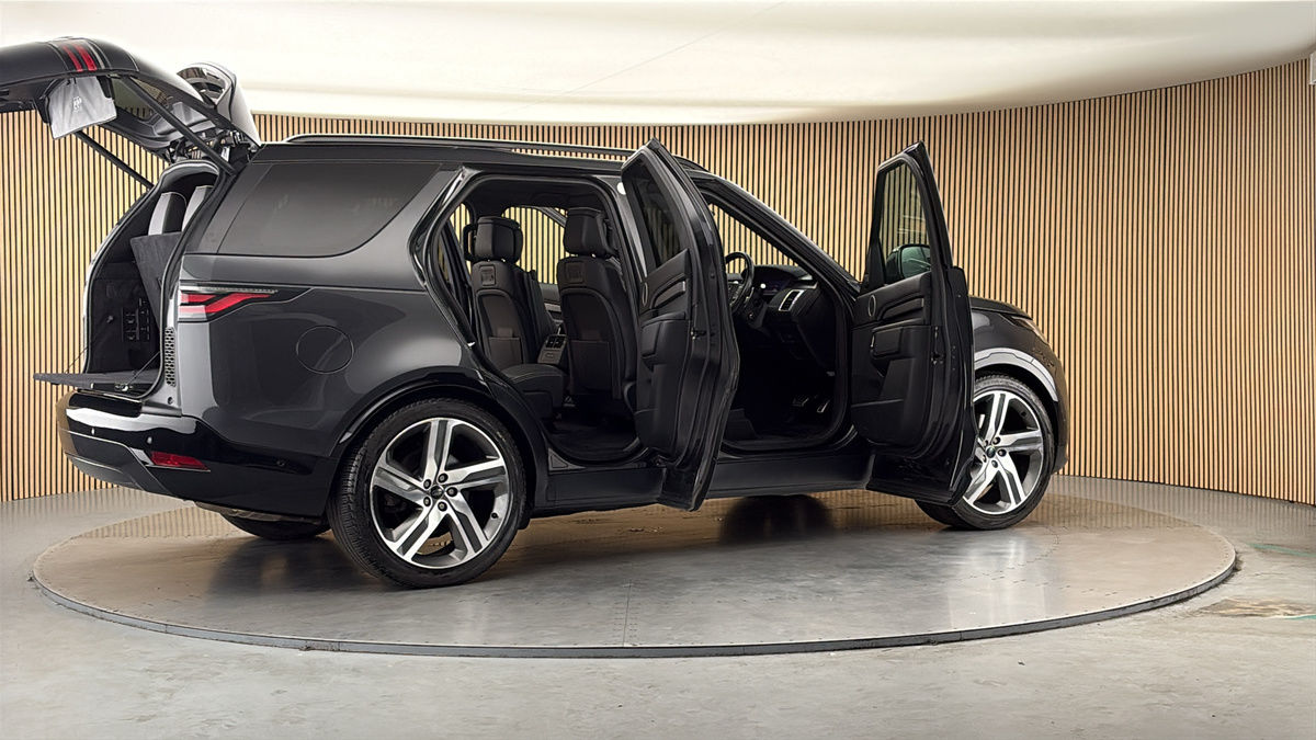 More views of Land Rover Discovery