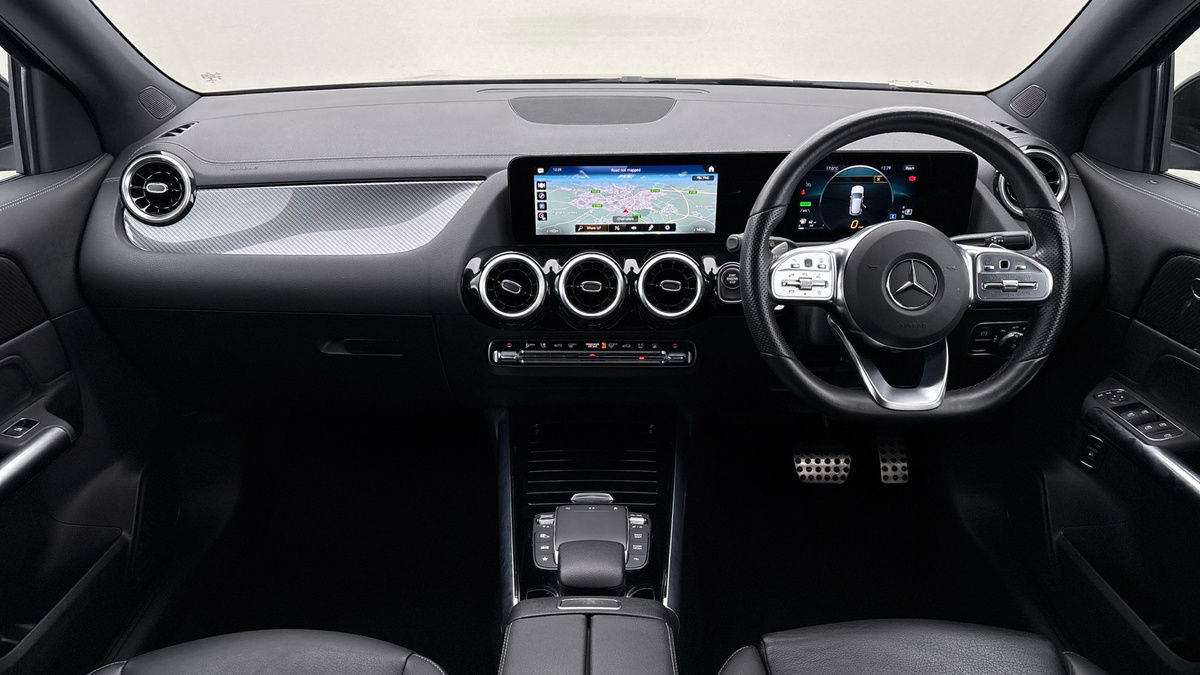 Mercedes-Benz GLA Image 12