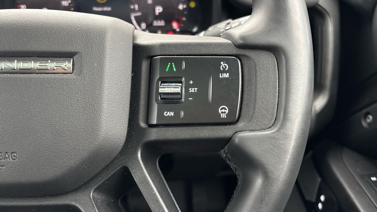 Land Rover Defender 130 Image 14