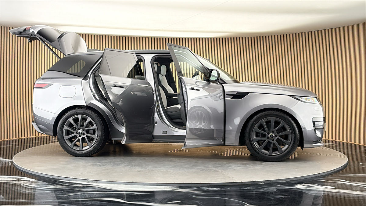 More views of Land Rover Range Rover Sport