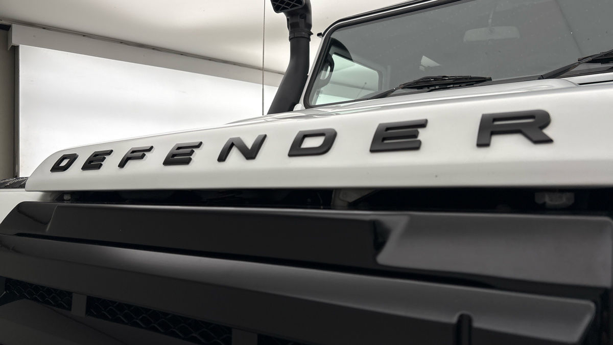 Land Rover Defender 90 Image 24