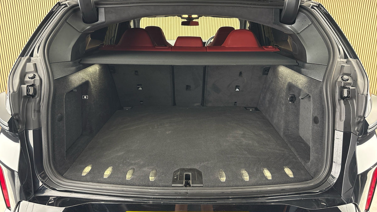 BMW XM Image 11