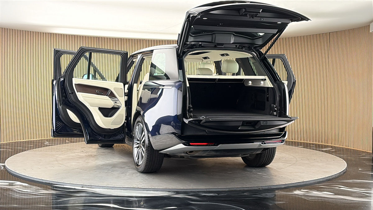 More views of Land Rover Range Rover