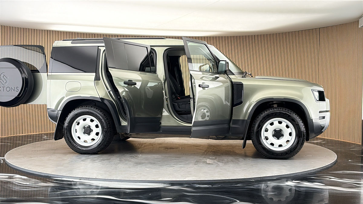 More views of Land Rover Defender 110