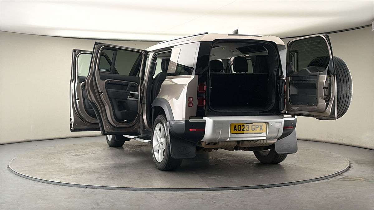 More views of Land Rover Defender 110