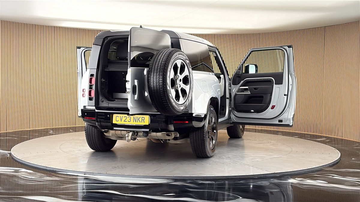 More views of Land Rover Defender 90