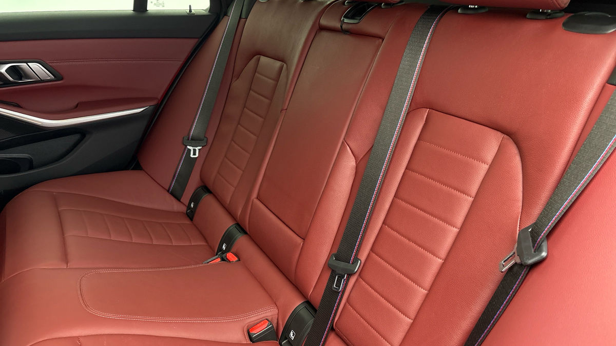 BMW 3 Series Image 8