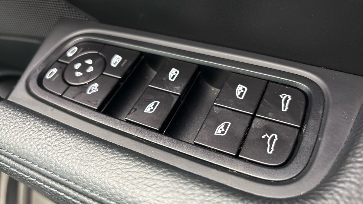 Porsche Cayenne Image 25