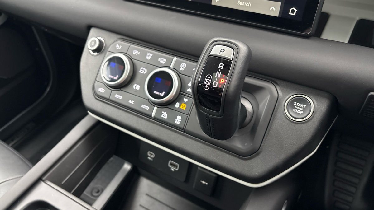 Land Rover Defender 110 Urban Image 18