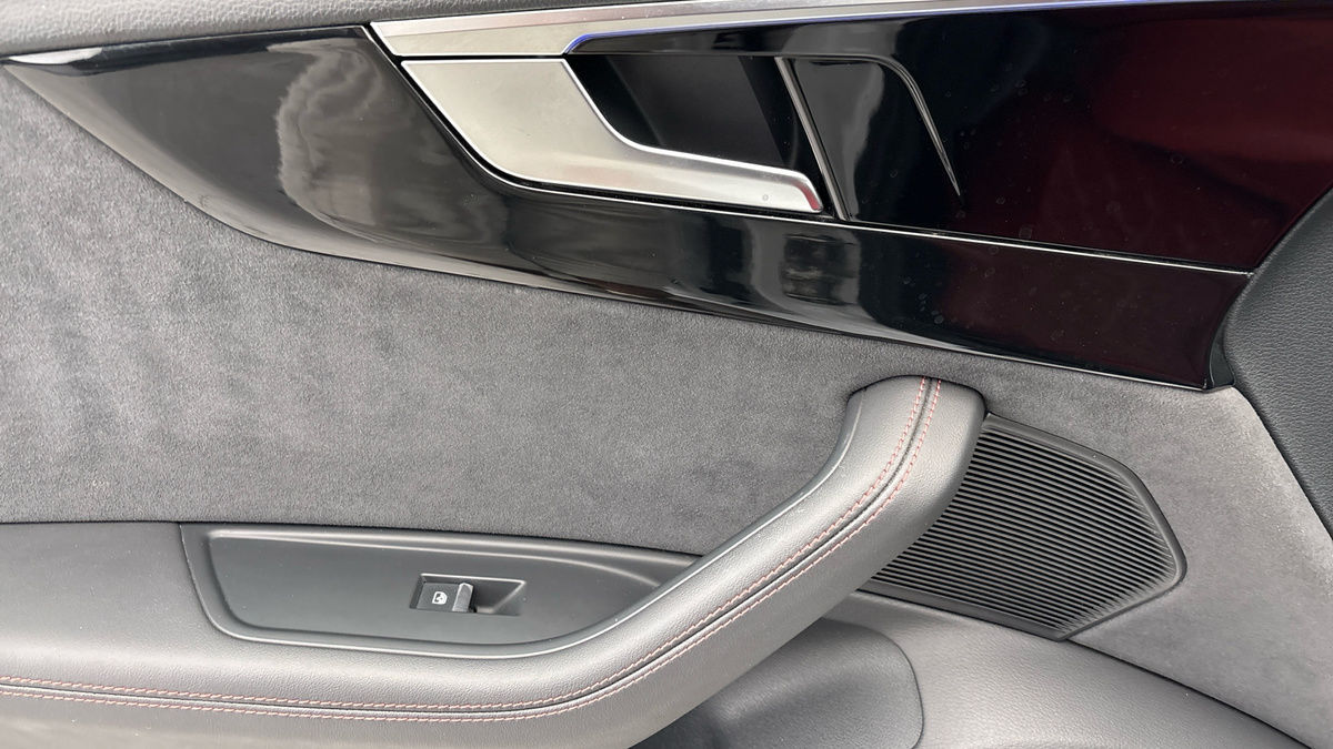Audi S4 Avant Image 19