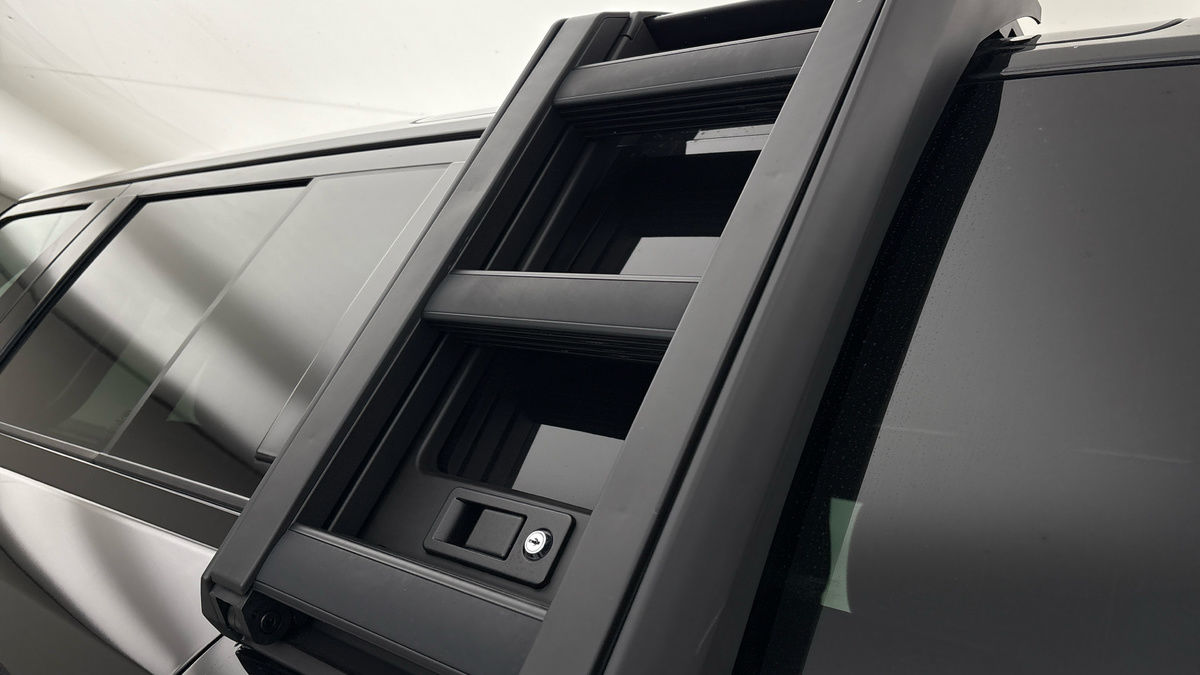 Land Rover Defender 110 Urban Image 28