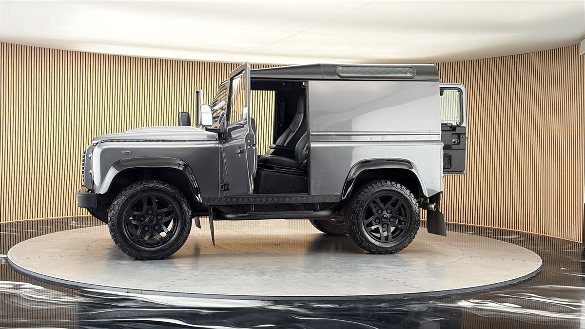 More views of Land Rover Defender 90