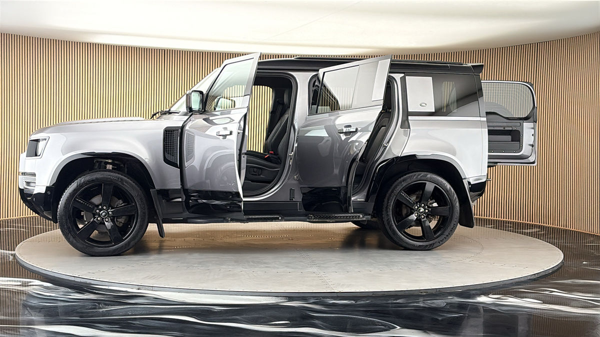 More views of Land Rover Defender 110