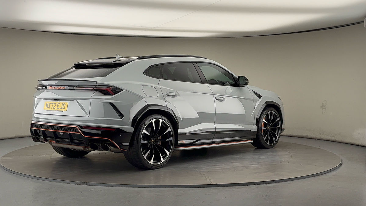 Lamborghini Urus Image 21