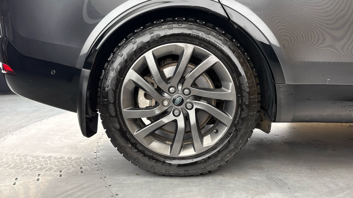 Land Rover Discovery Image 10