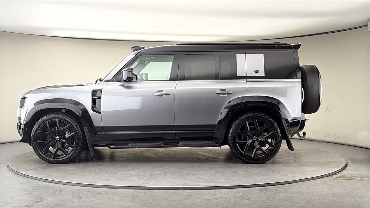 Land Rover Defender 110 Urban Image 15