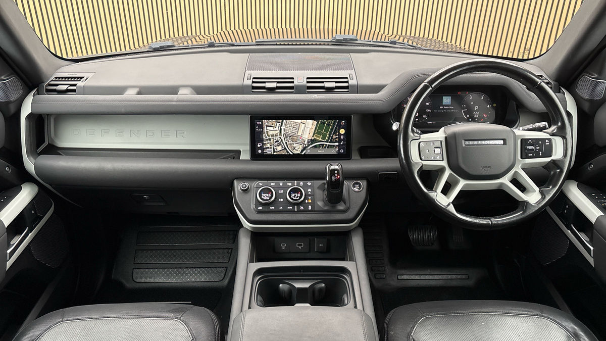 Land Rover Defender 110 Image 12