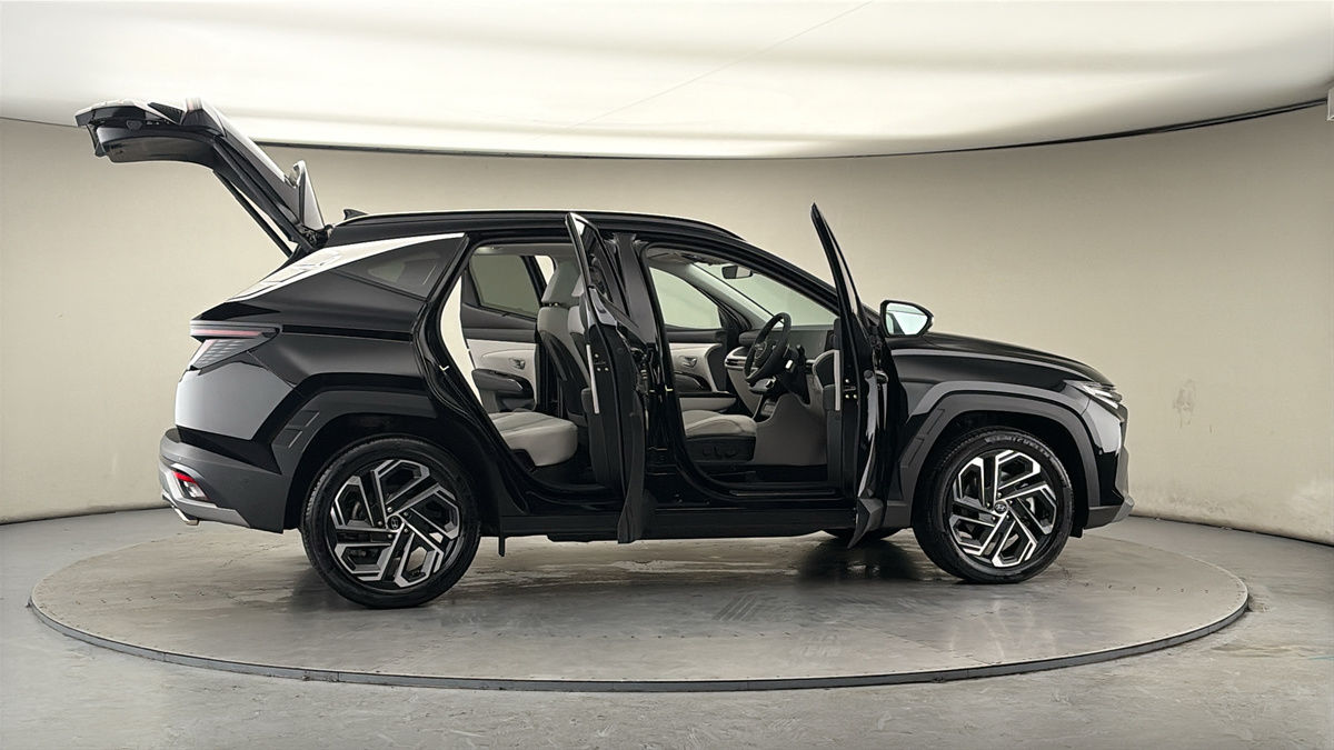 More views of Hyundai TUCSON