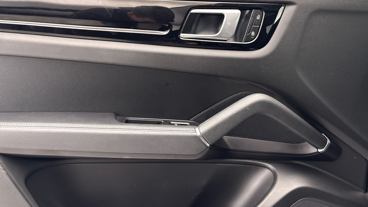 Porsche Cayenne Image 19