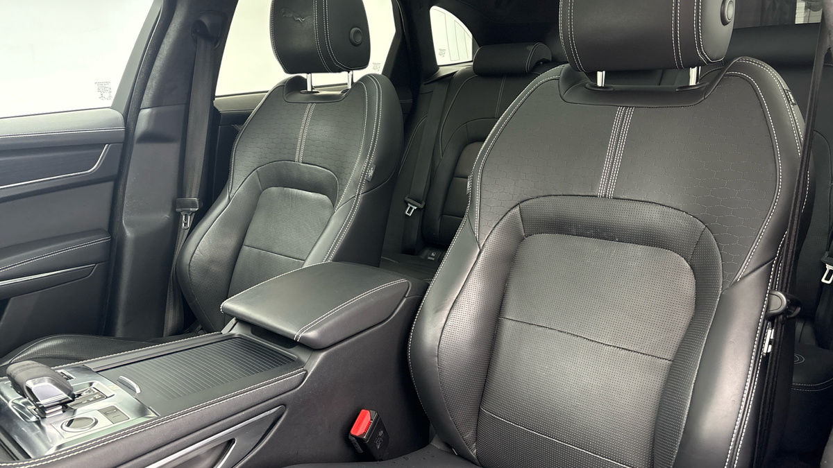 Jaguar F-PACE Image 7