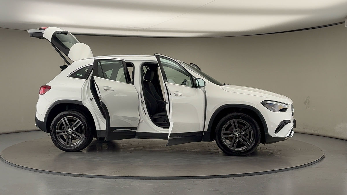 More views of Mercedes-Benz GLA