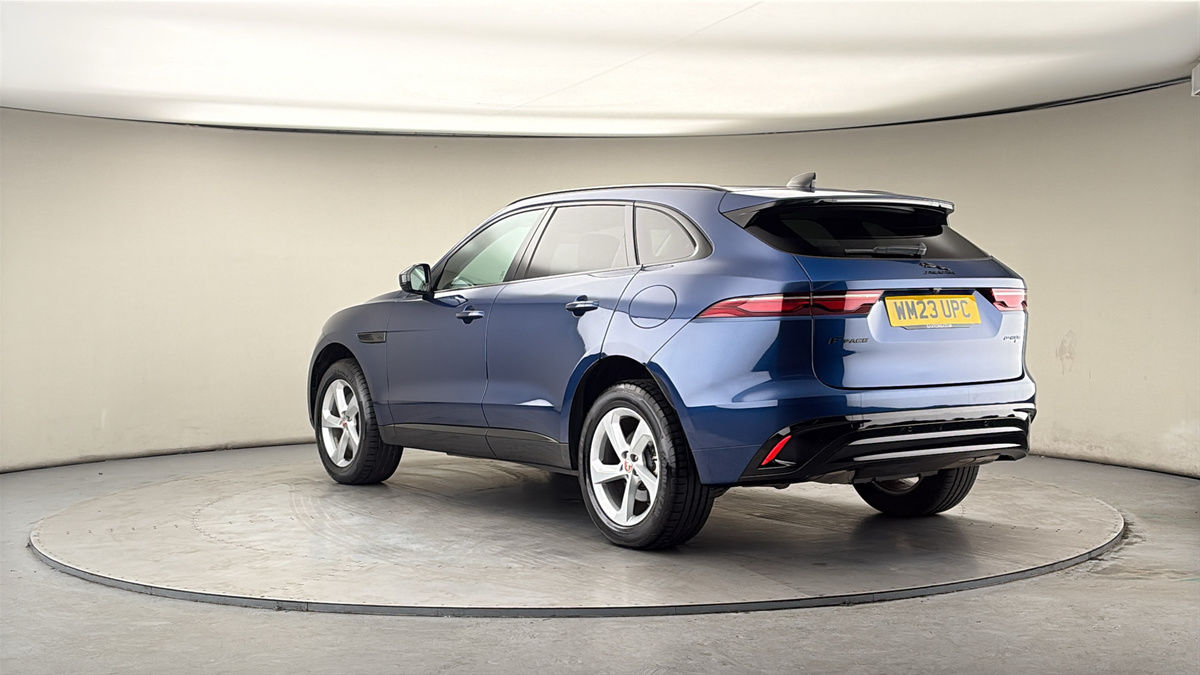 Jaguar F-PACE Image 2