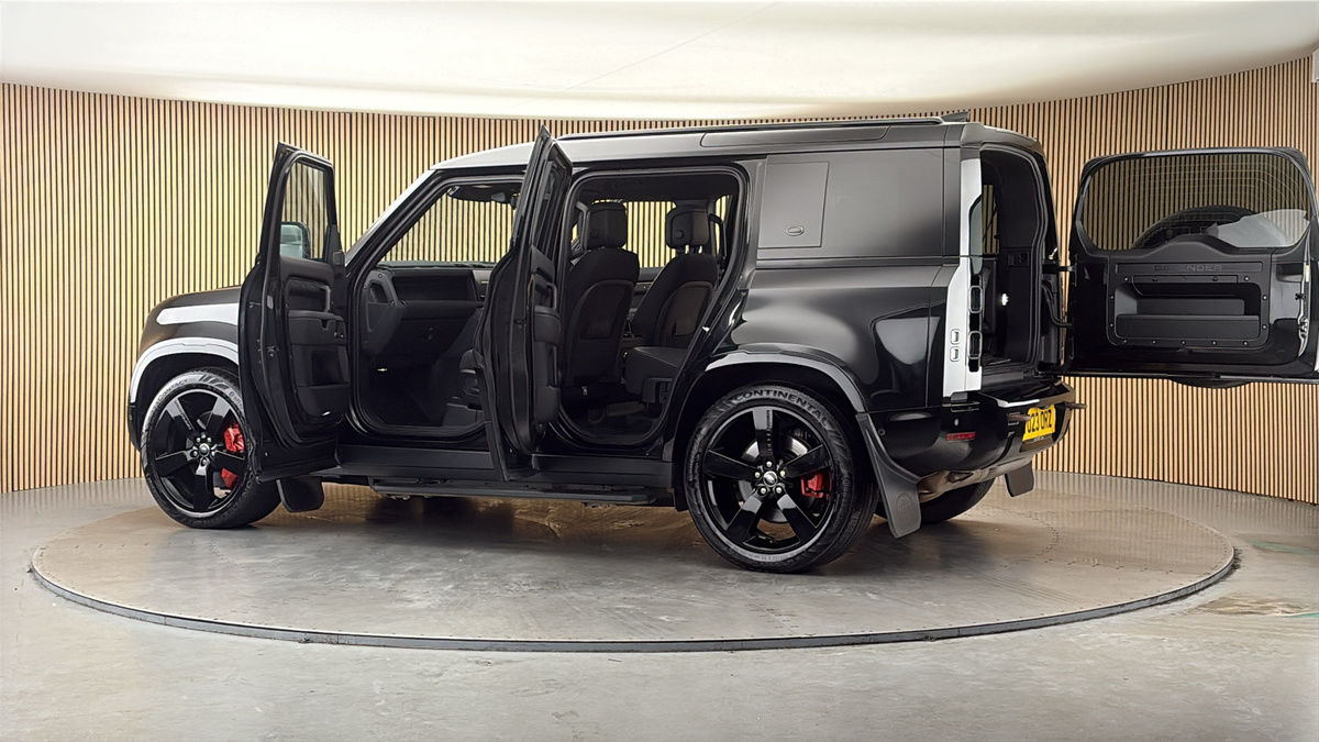 More views of Land Rover Defender 110