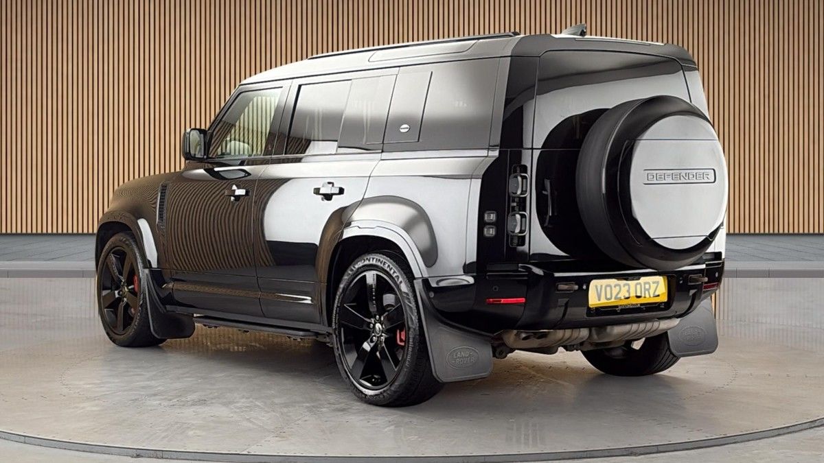 Land Rover Defender 110 Image 2
