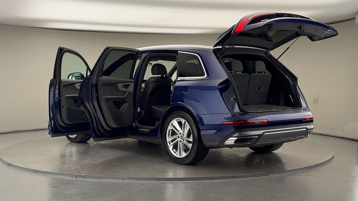 More views of Audi Q7