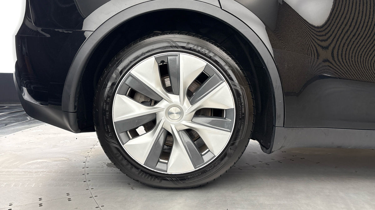 Tesla Model Y Image 10