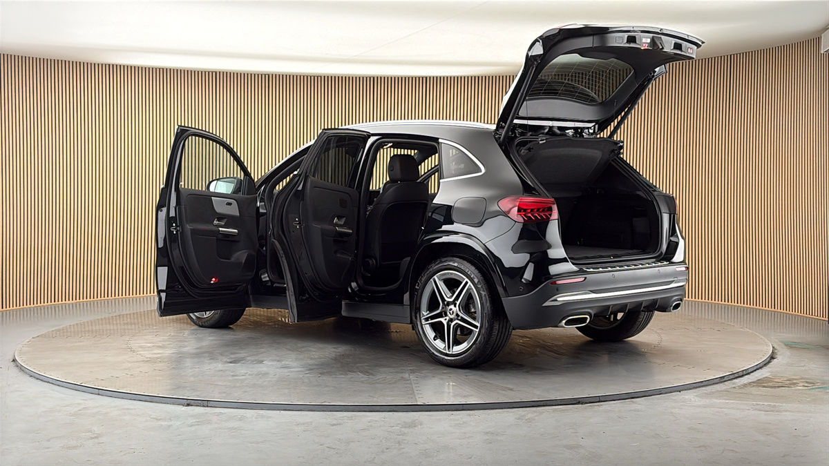 More views of Mercedes-Benz GLA