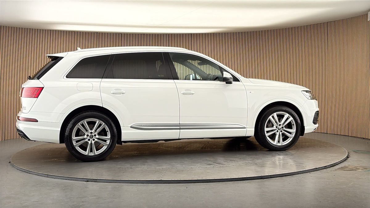 More views of Audi Q7