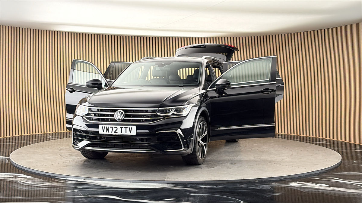 More views of Volkswagen Tiguan Allspace