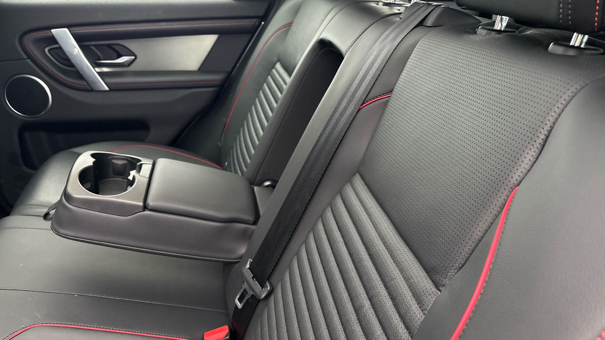 Land Rover Discovery Sport Image 9