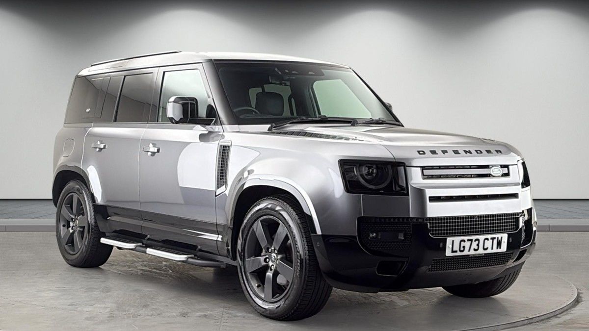 Land Rover Defender 110 Sticky Header Image