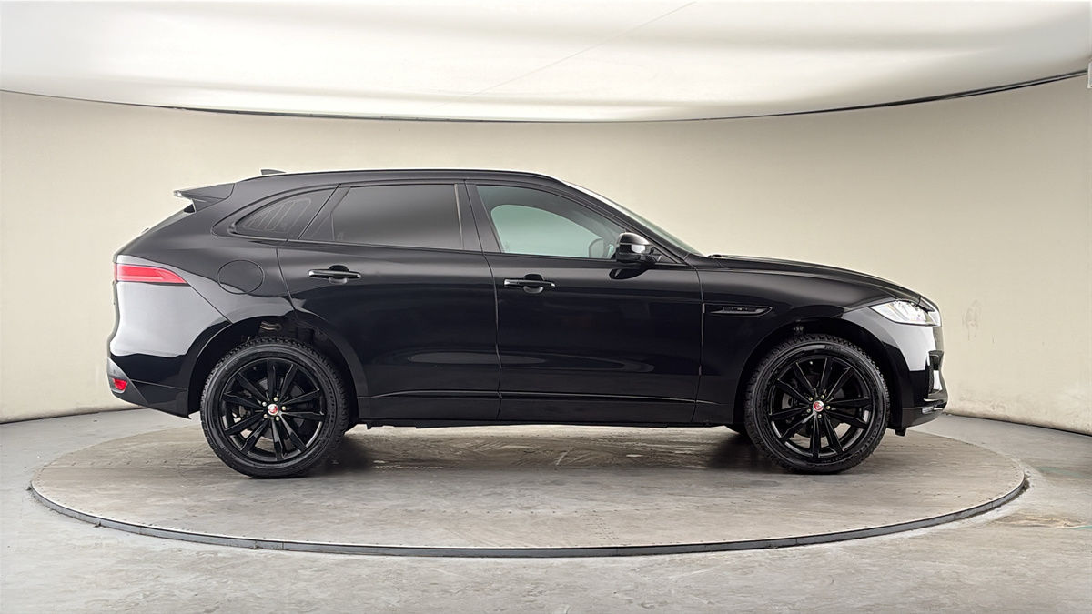 Jaguar F-PACE Image 16